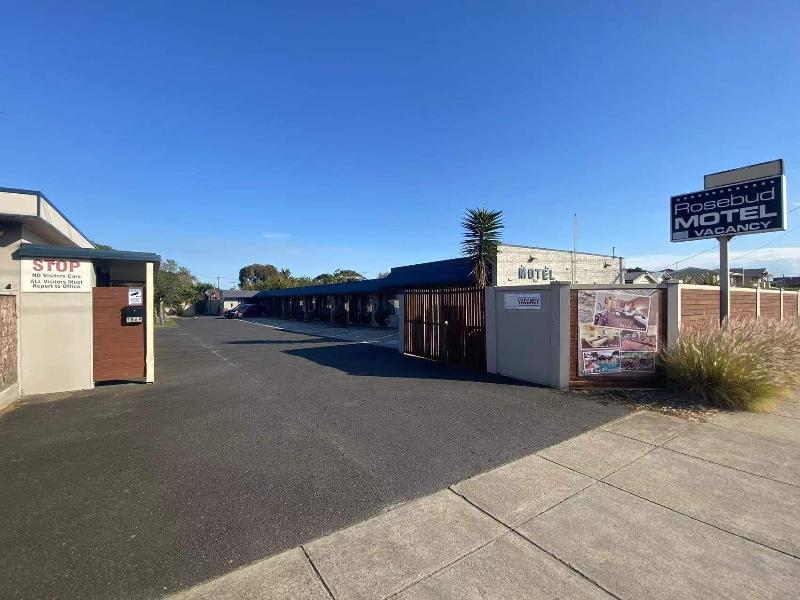 Rosebud Motel image