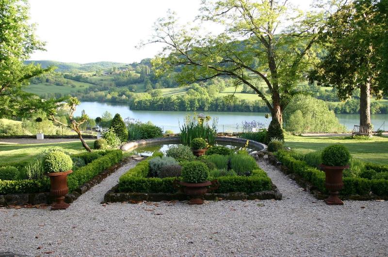 Chateau De Lissac image