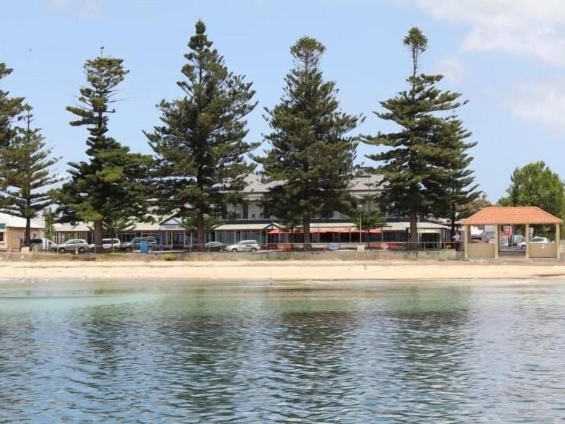 Grand Tasman Hotel
