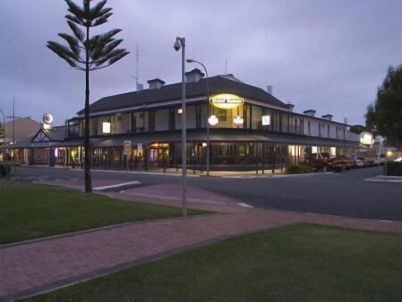 Grand Tasman Hotel