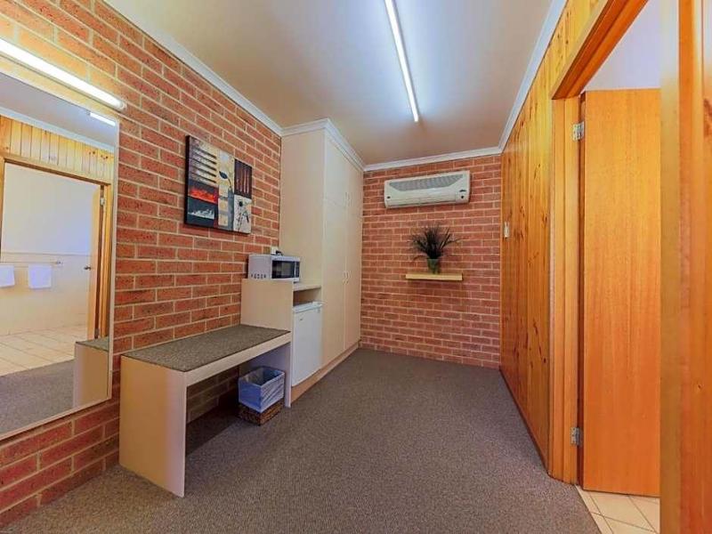 Country Roads Motor Inn Naracoorte image