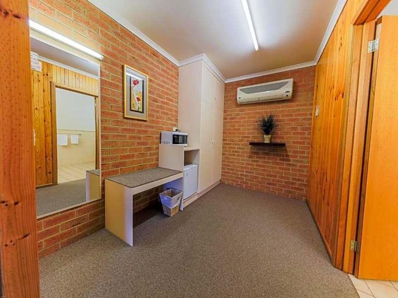 Country Roads Motor Inn Naracoorte image