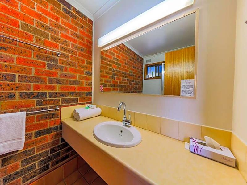 Country Roads Motor Inn Naracoorte image