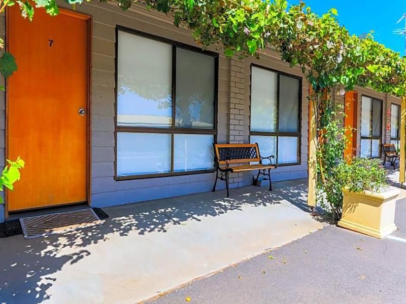 Country Roads Motor Inn Naracoorte image