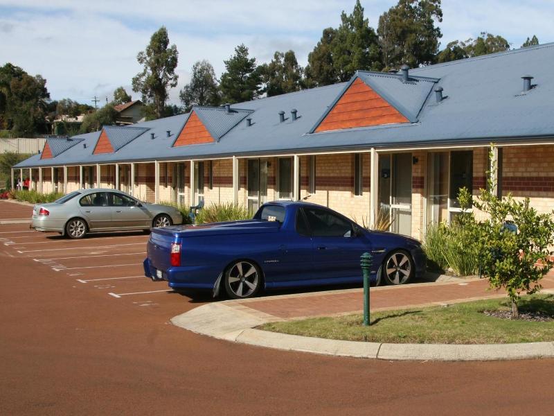 Collie Ridge Motel image