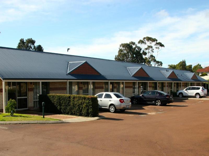 Collie Ridge Motel image