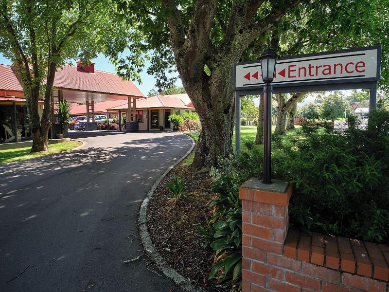 Oak Estate Motor Lodge image