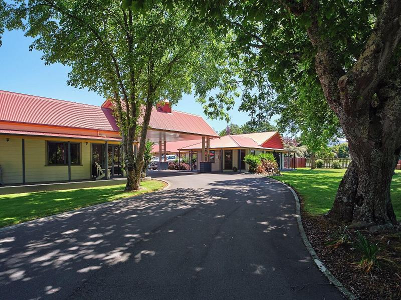 Oak Estate Motor Lodge image