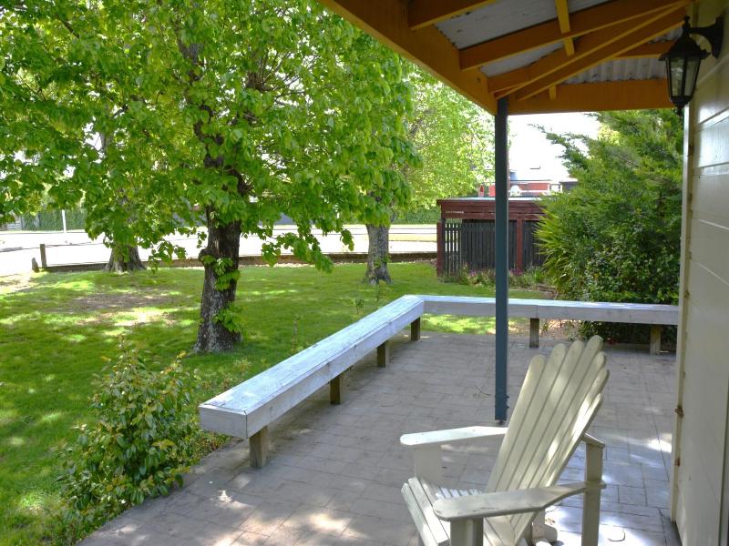 Oak Estate Motor Lodge image