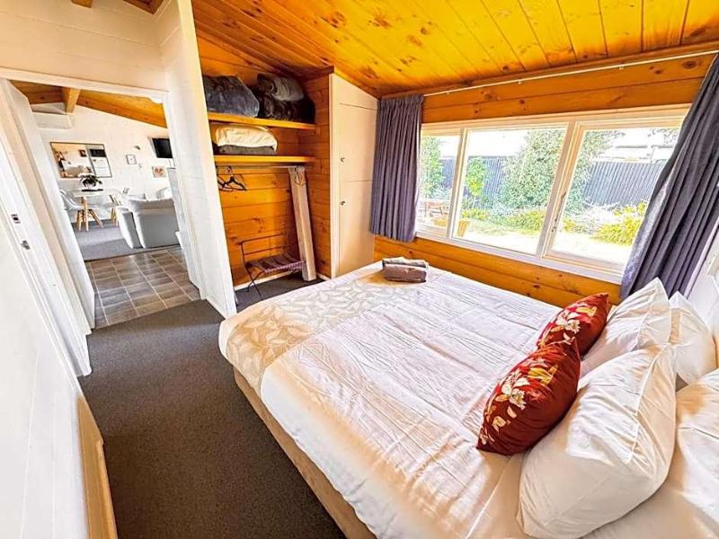 Waikanae Beach Motel image