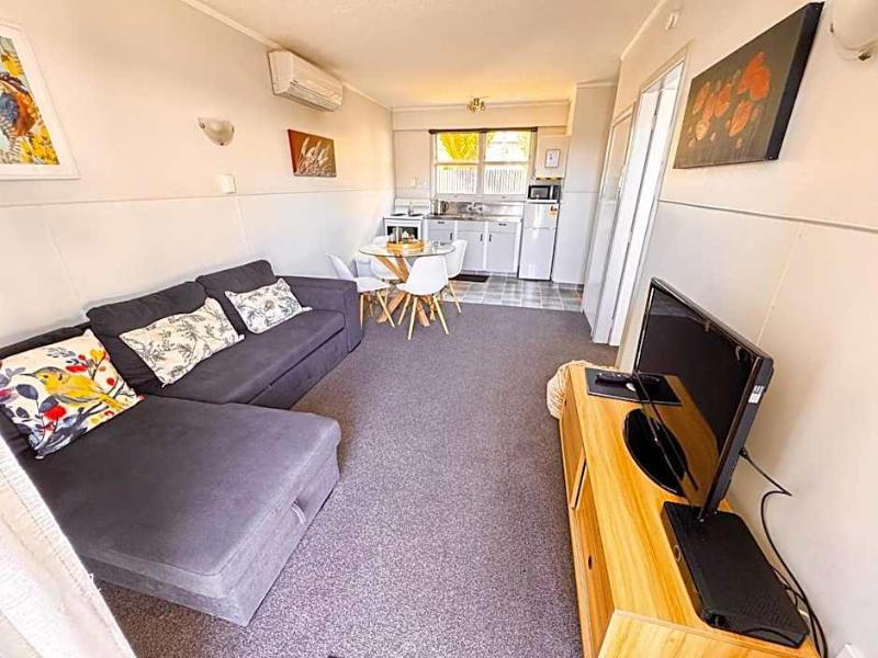 Waikanae Beach Motel image