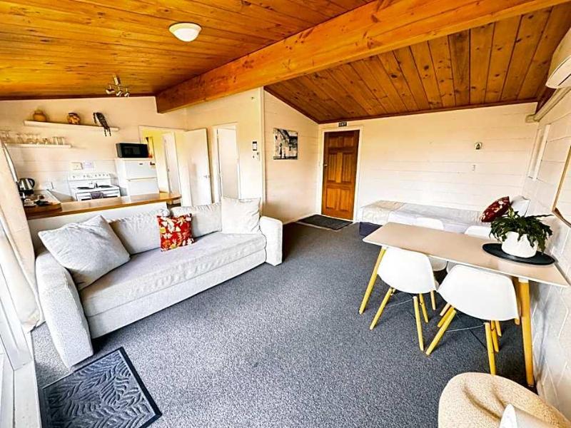 Waikanae Beach Motel image
