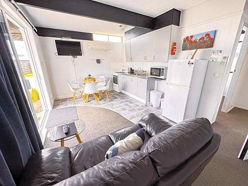 Waikanae Beach Motel image