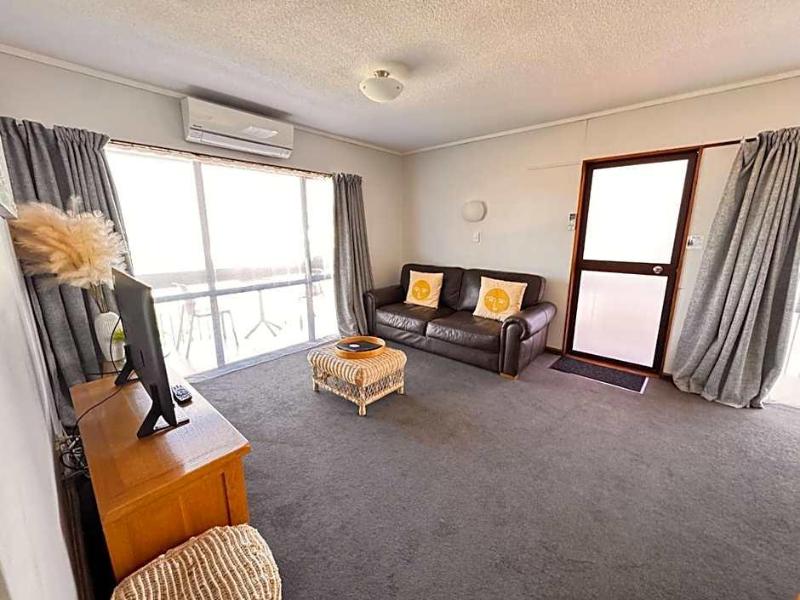 Waikanae Beach Motel image