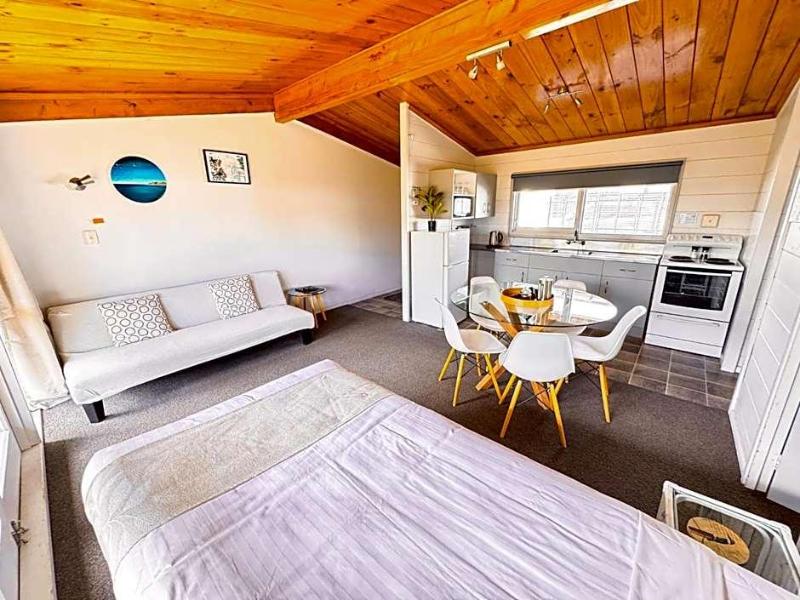 Waikanae Beach Motel image