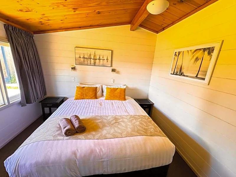 Waikanae Beach Motel image