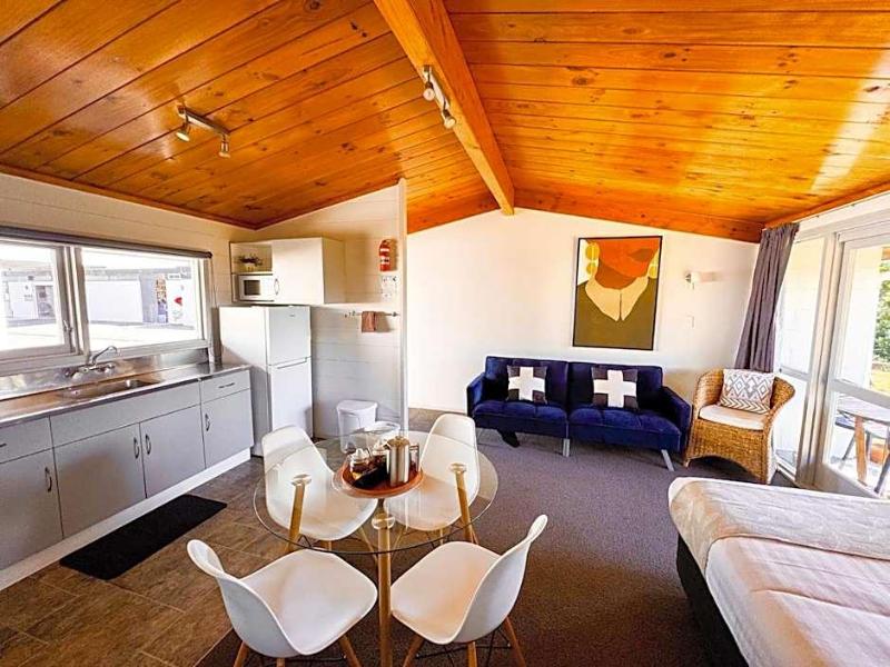 Waikanae Beach Motel image