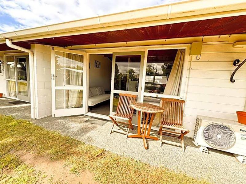 Waikanae Beach Motel image