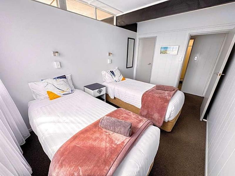 Waikanae Beach Motel image