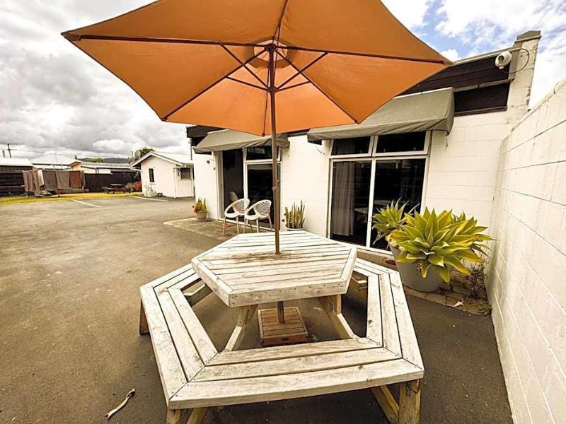Waikanae Beach Motel image