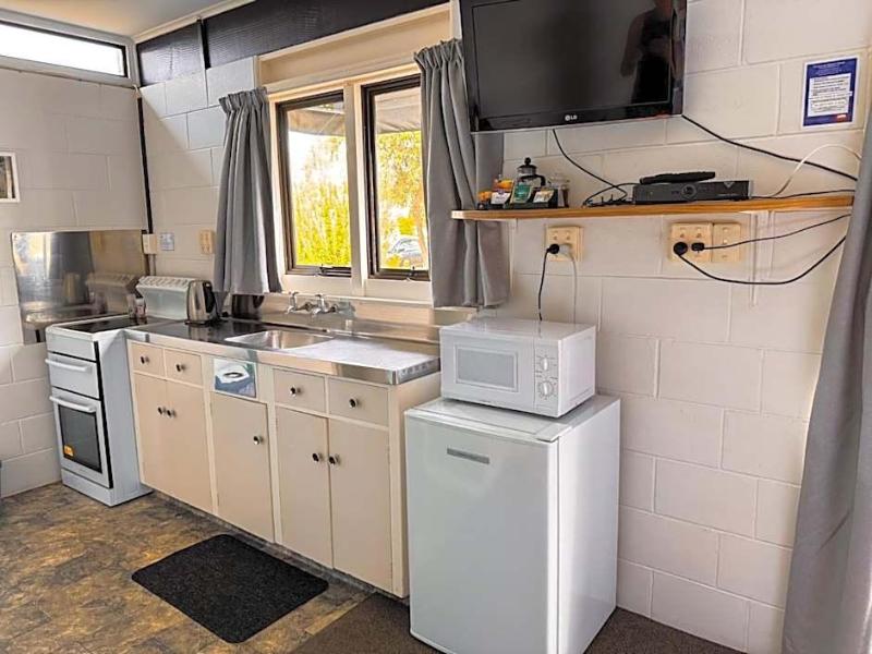 Waikanae Beach Motel image