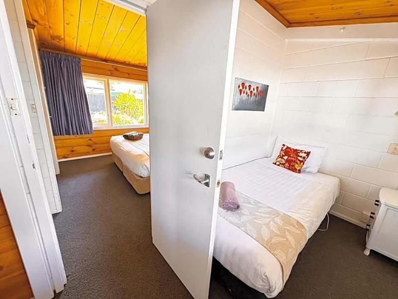 Waikanae Beach Motel image