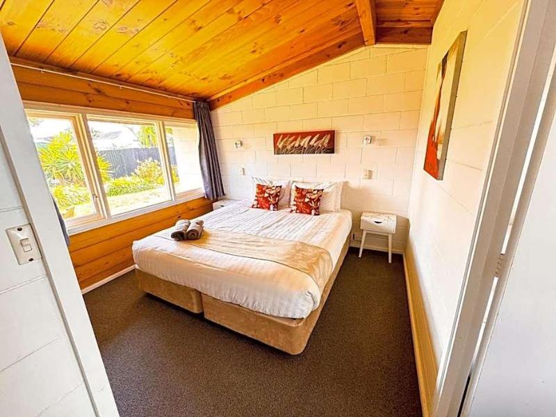 Waikanae Beach Motel image