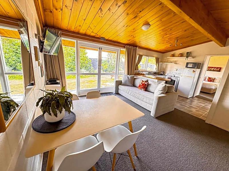 Waikanae Beach Motel image