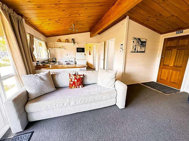 Waikanae Beach Motel image