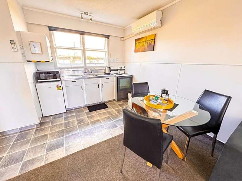 Waikanae Beach Motel image