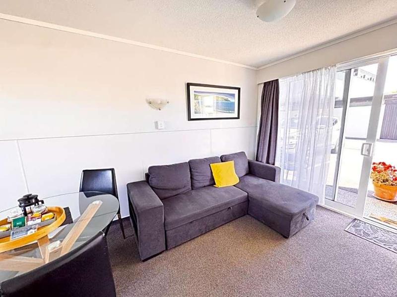 Waikanae Beach Motel image