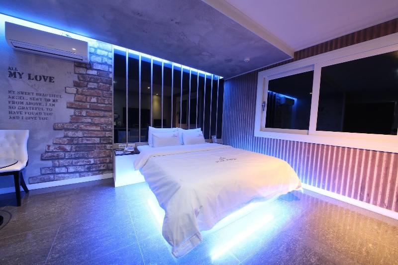 Star Motel image