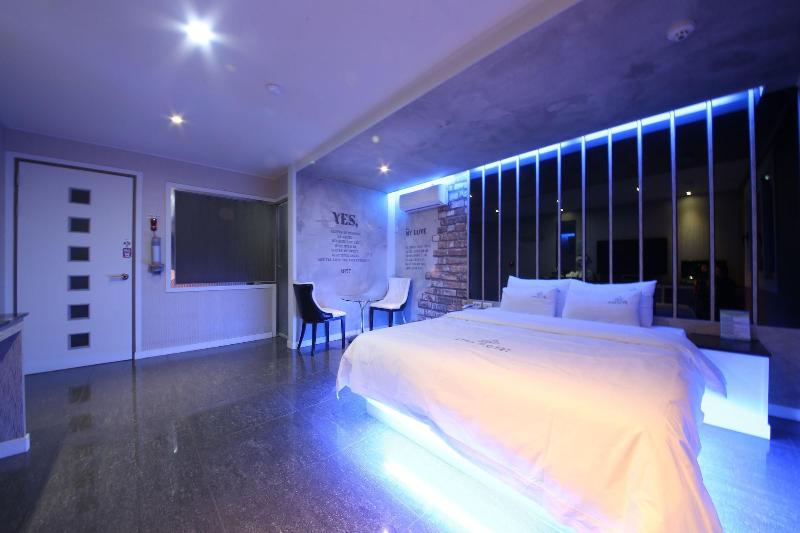 Star Motel image