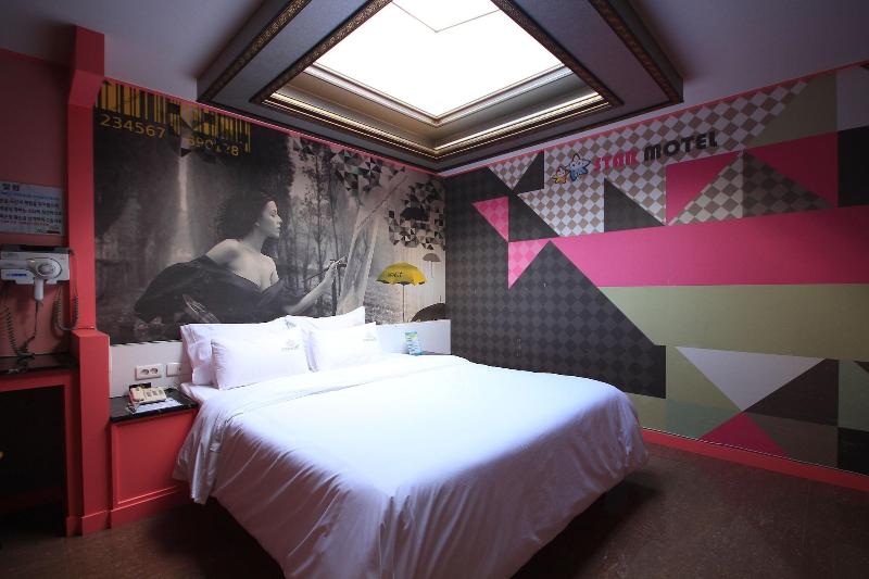 Star Motel image