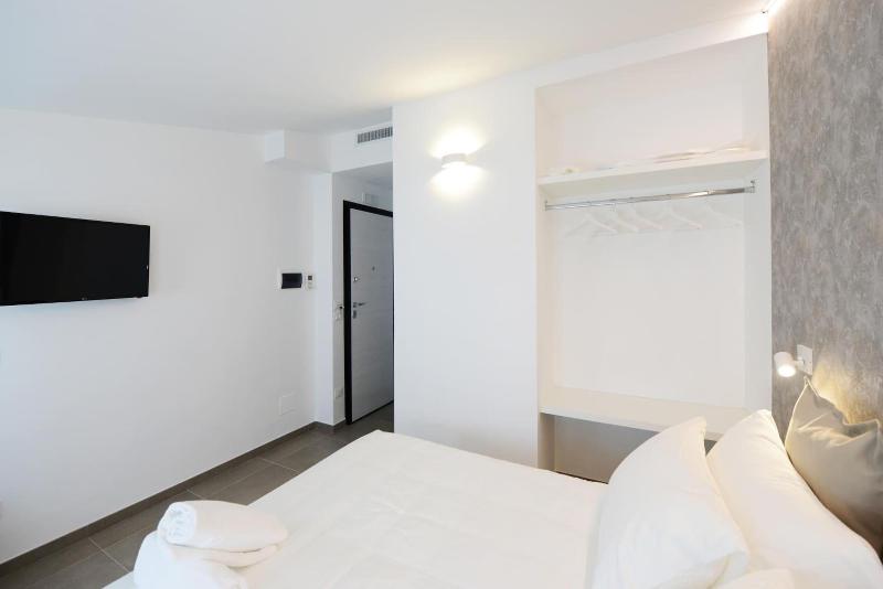 Miramed Rooms image