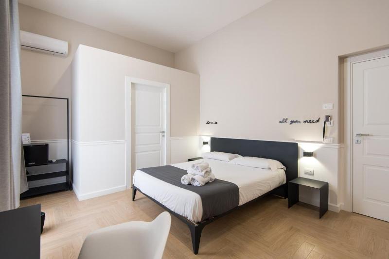 Dante Boutique Rooms image