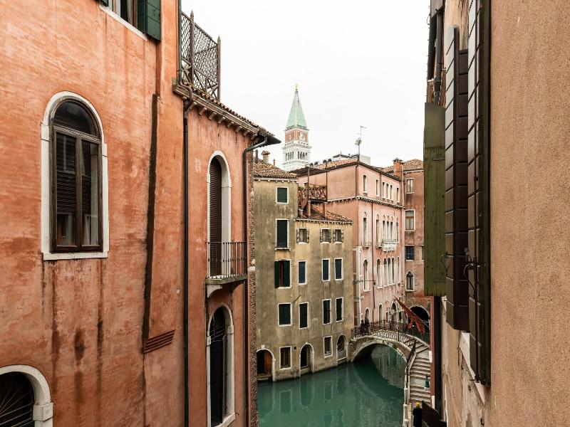 Luxury Venetian Rooms image