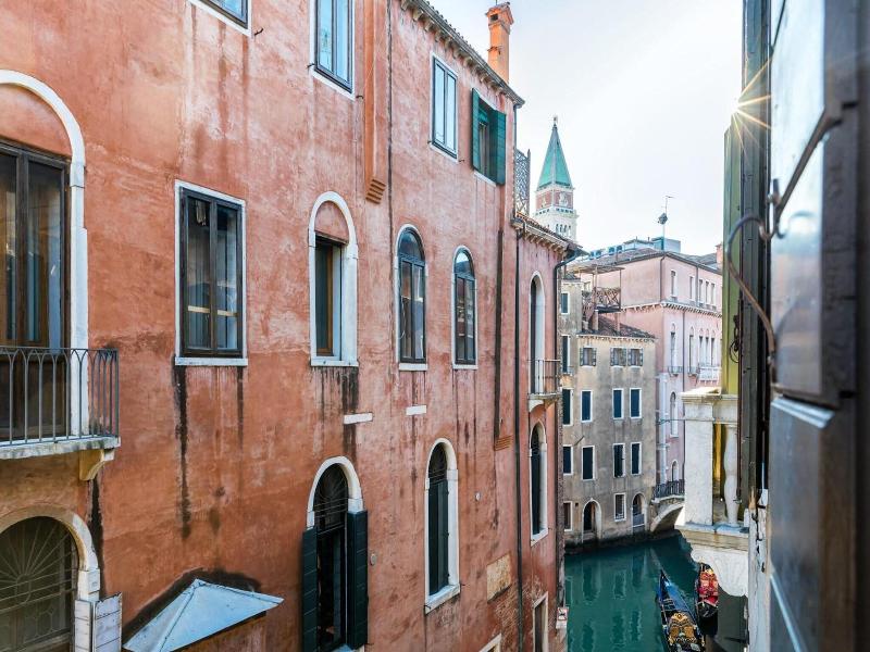 Luxury Venetian Rooms image