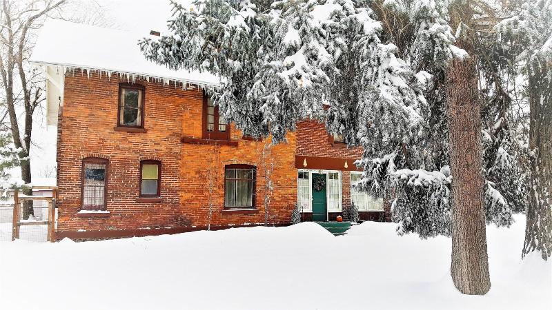 Bunk & Brew Historic Lucas House image