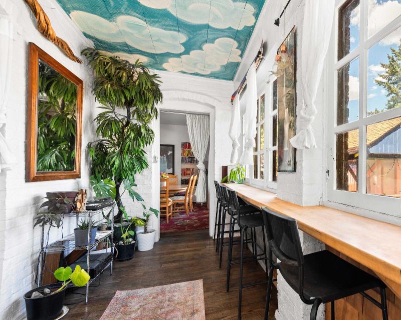 Bunk & Brew Historic Lucas House image