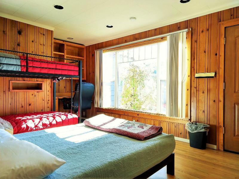 Bunk & Brew Historic Lucas House image