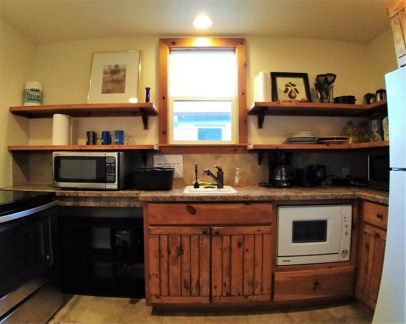 Bunk & Brew Historic Lucas House image