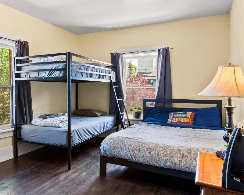 Bunk & Brew Historic Lucas House image