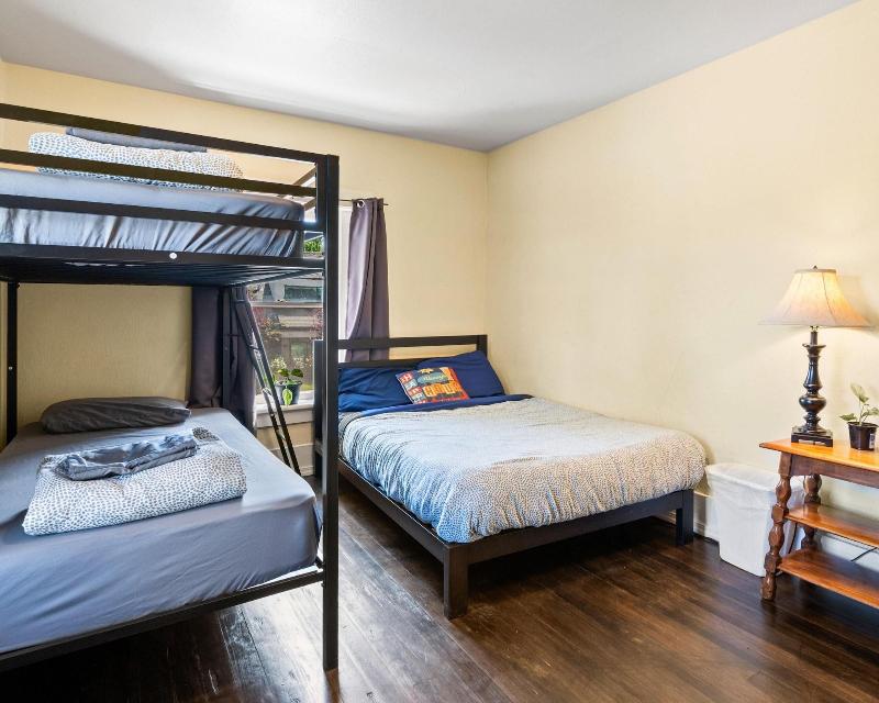 Bunk & Brew Historic Lucas House image