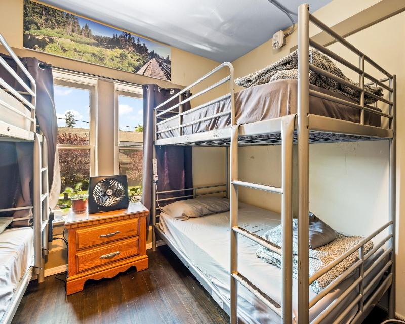 Bunk & Brew Historic Lucas House image