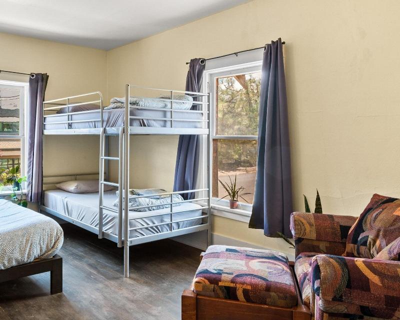 Bunk & Brew Historic Lucas House image