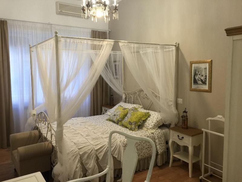 La Piazzetta Delle Regine image