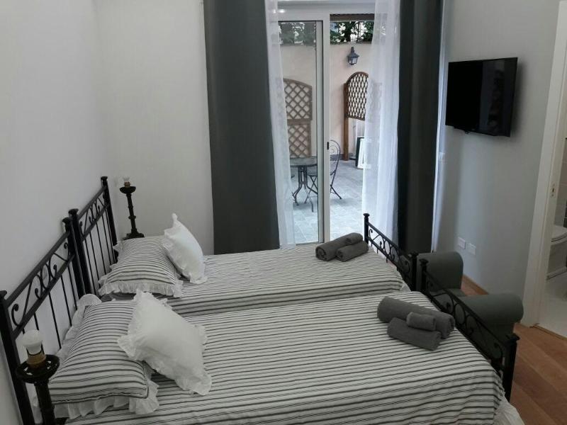 La Piazzetta Delle Regine image
