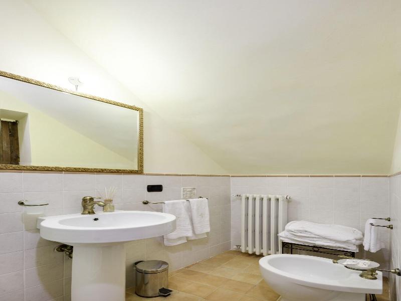 Castello Di Caccuri Suites image
