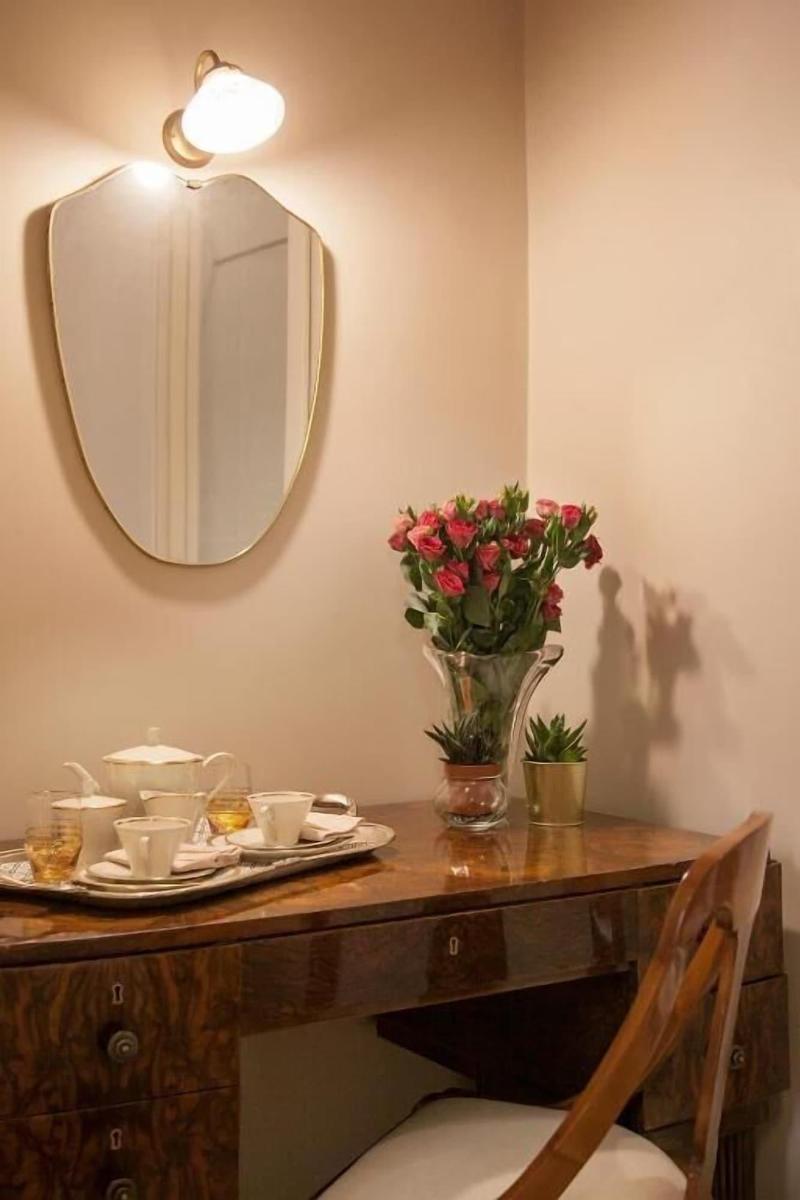 Santa Monica Luxury Rooms image